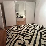 Apartmán Helle Mit Balkon 5 Minuten Zum Pool 60q ,otopark ,netflix *