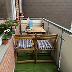 Helle Mit Balkon 5 Minuten Zum Pool 60q ,otopark ,netflix *