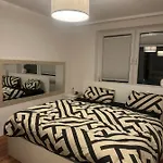 Helle Mit Balkon 5 Minuten Zum Pool 60q ,otopark ,netflix *