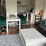 Helle Mit Balkon 5 Minuten Zum Pool 60q ,otopark ,netflix Bielefeld