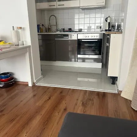 Apartment Helle Mit Balkon 5 Minuten Zum Pool 60q ,otopark ,netflix