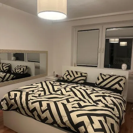 Helle Mit Balkon 5 Minuten Zum Pool 60q ,otopark ,netflix Lejlighed Bielefeld