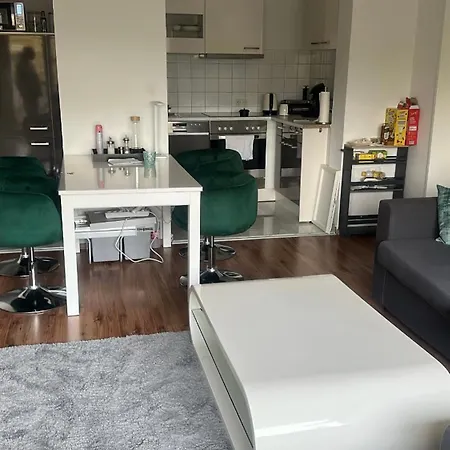 Helle Mit Balkon 5 Minuten Zum Pool 60q ,otopark ,netflix Bielefeld