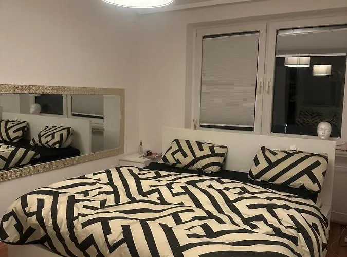Helle Mit Balkon 5 Minuten Zum Pool 60q ,otopark ,netflix Lägenhet Bielefeld